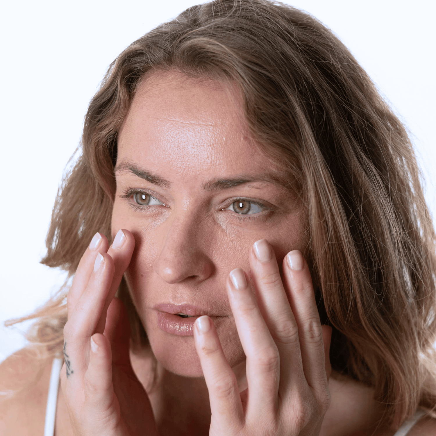 ESSENTIAL - Routine minimal con 3 prodotti multifunzionali per una pelle sana e luminosa