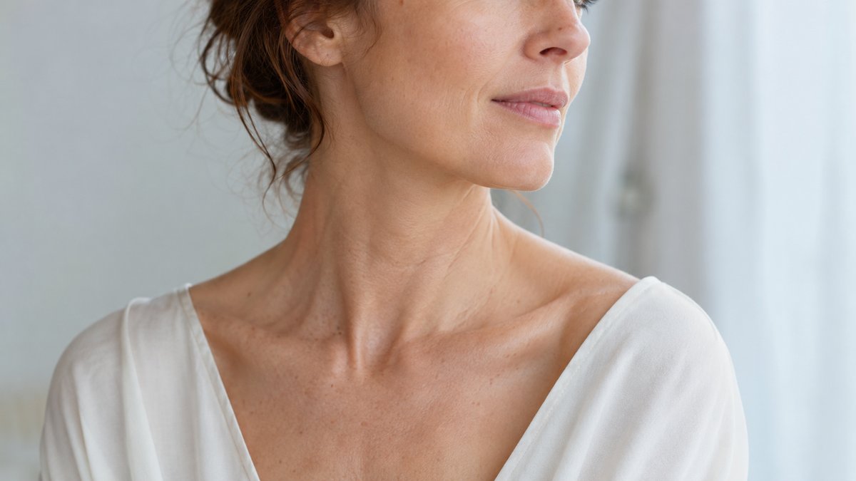 Collo e décolleté: perché mostrano il sole prima del viso