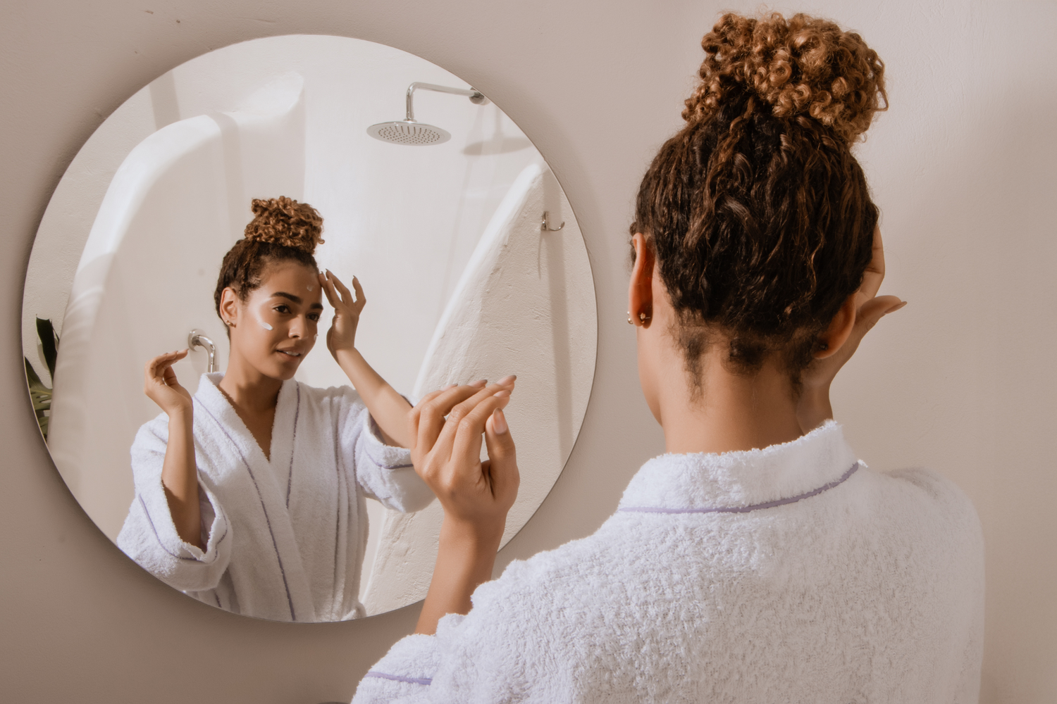 La pelle d’inverno e il legame con la luce: cosa succede quando il sole manca