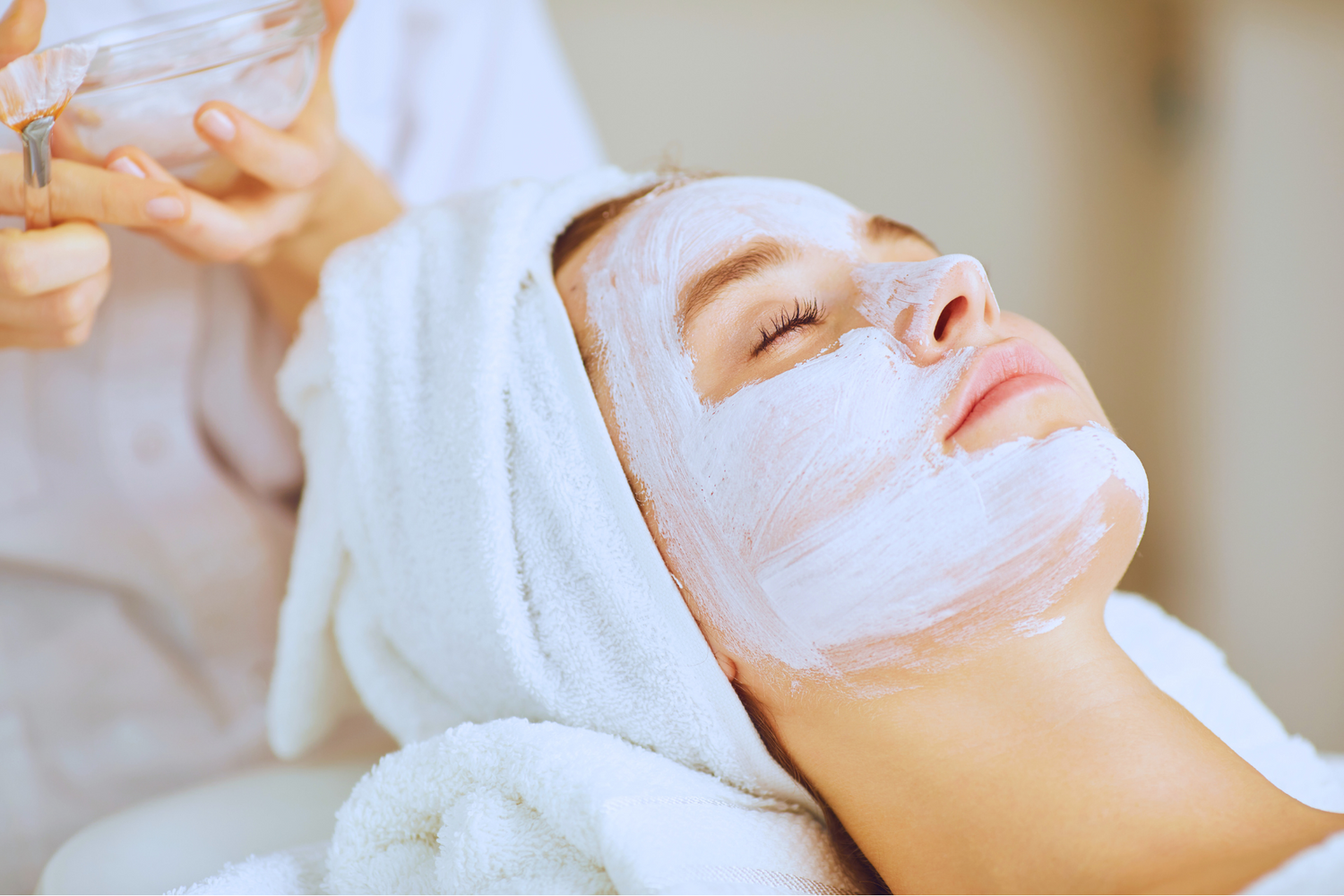 Quali sono i benefici del peeling post-estate? Prenditi cura della tua pelle dopo l'esposizione al sole