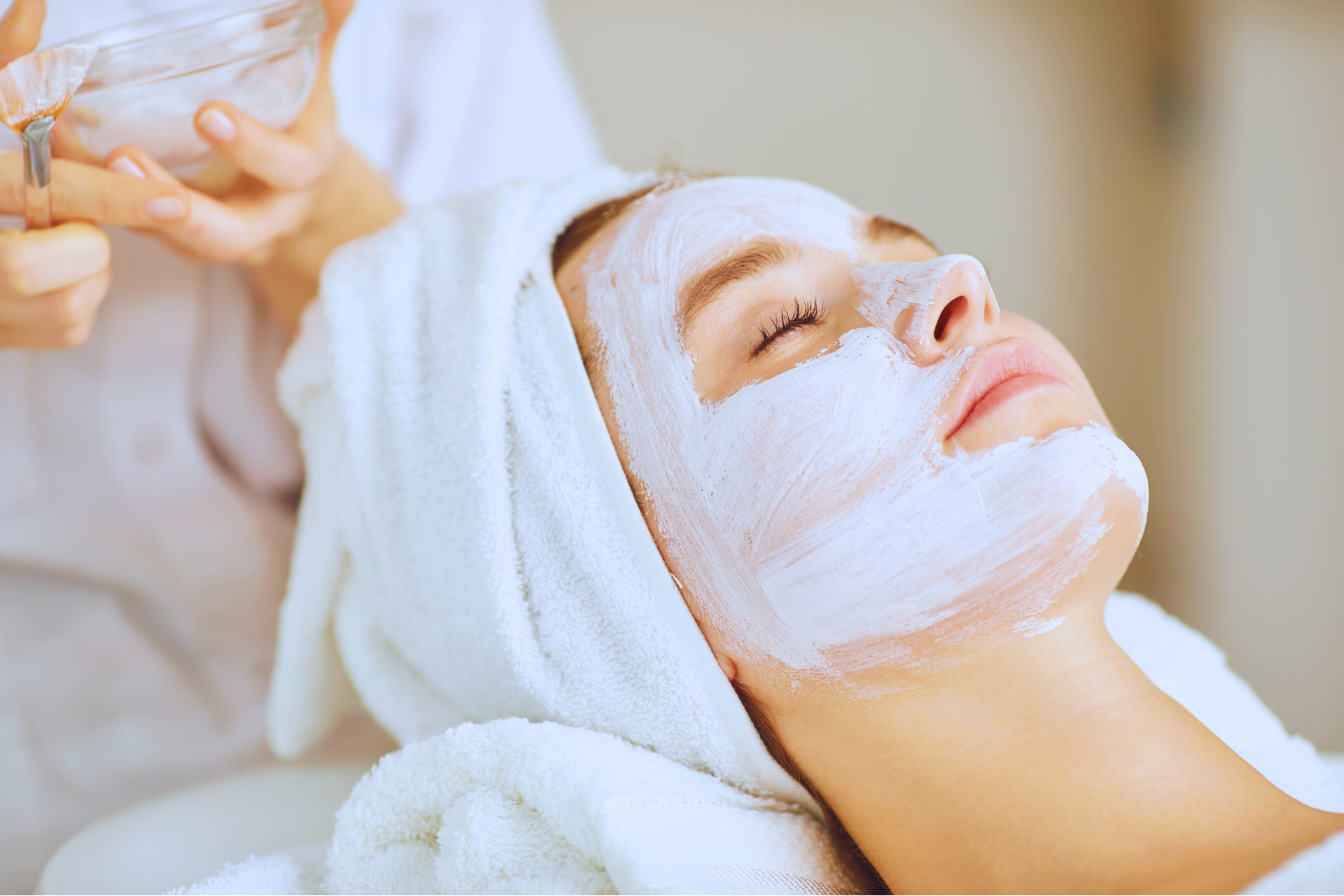 Quali sono i benefici del peeling post-estate? Prenditi cura della tua pelle dopo l'esposizione al sole