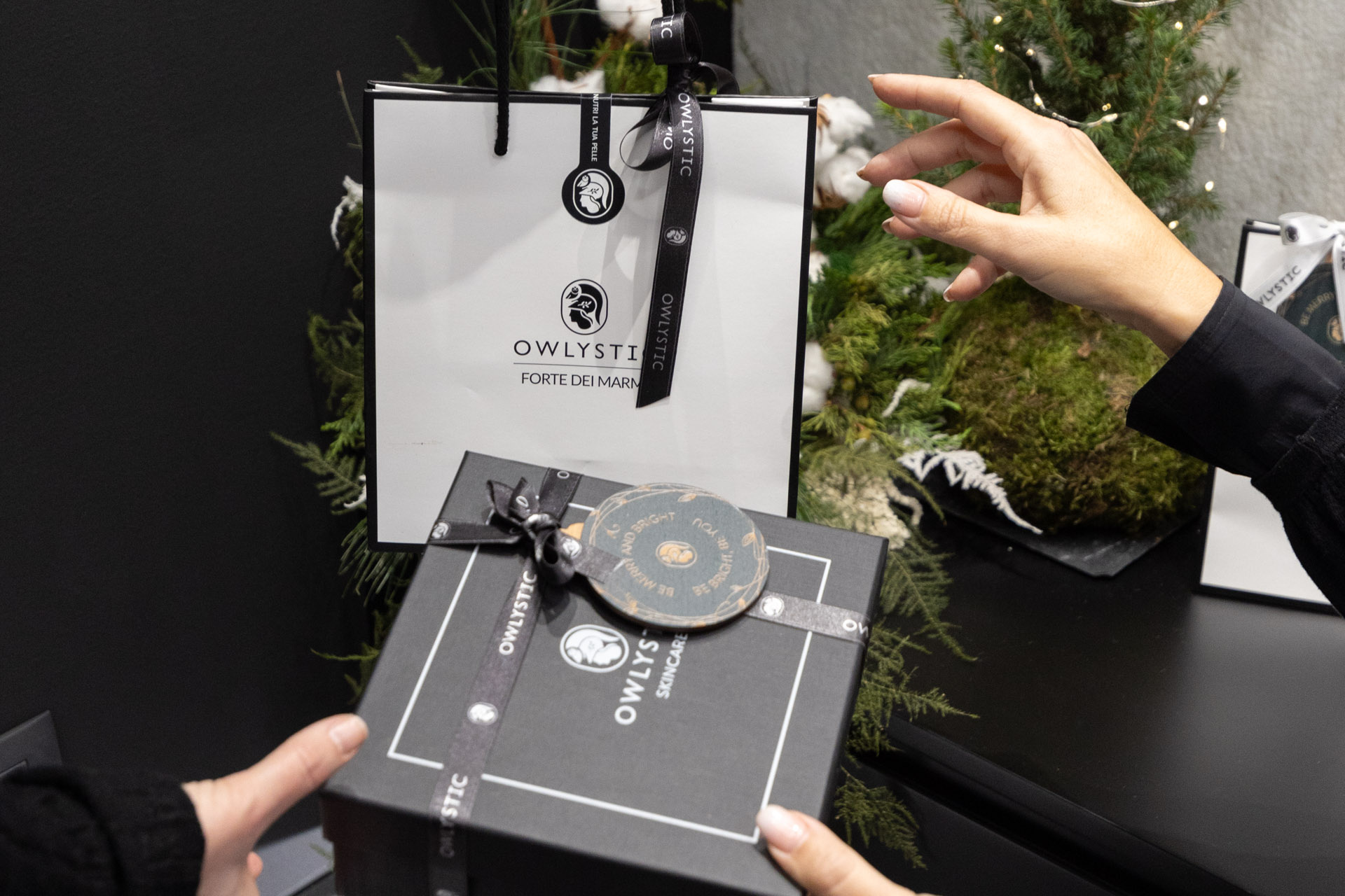 Un regalo di cura della pelle per le feste: routine di bellezza, ingredienti naturali e no stress