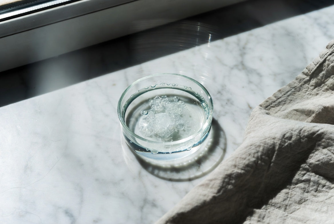 Acido tranexamico in skincare: come agisce su macchie e iperpigmentazioni