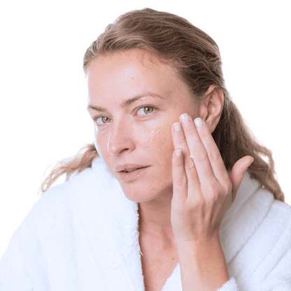 TRUE CLEAN - Set doppia detersione struccante illuminante: olio + mousse