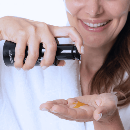 TRUE CLEAN - Set doppia detersione struccante illuminante: olio + mousse
