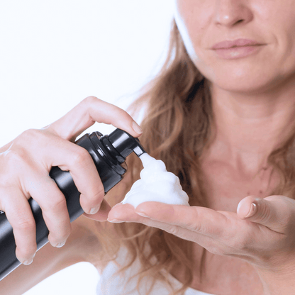 TRUE CLEAN - Set doppia detersione struccante illuminante: olio + mousse