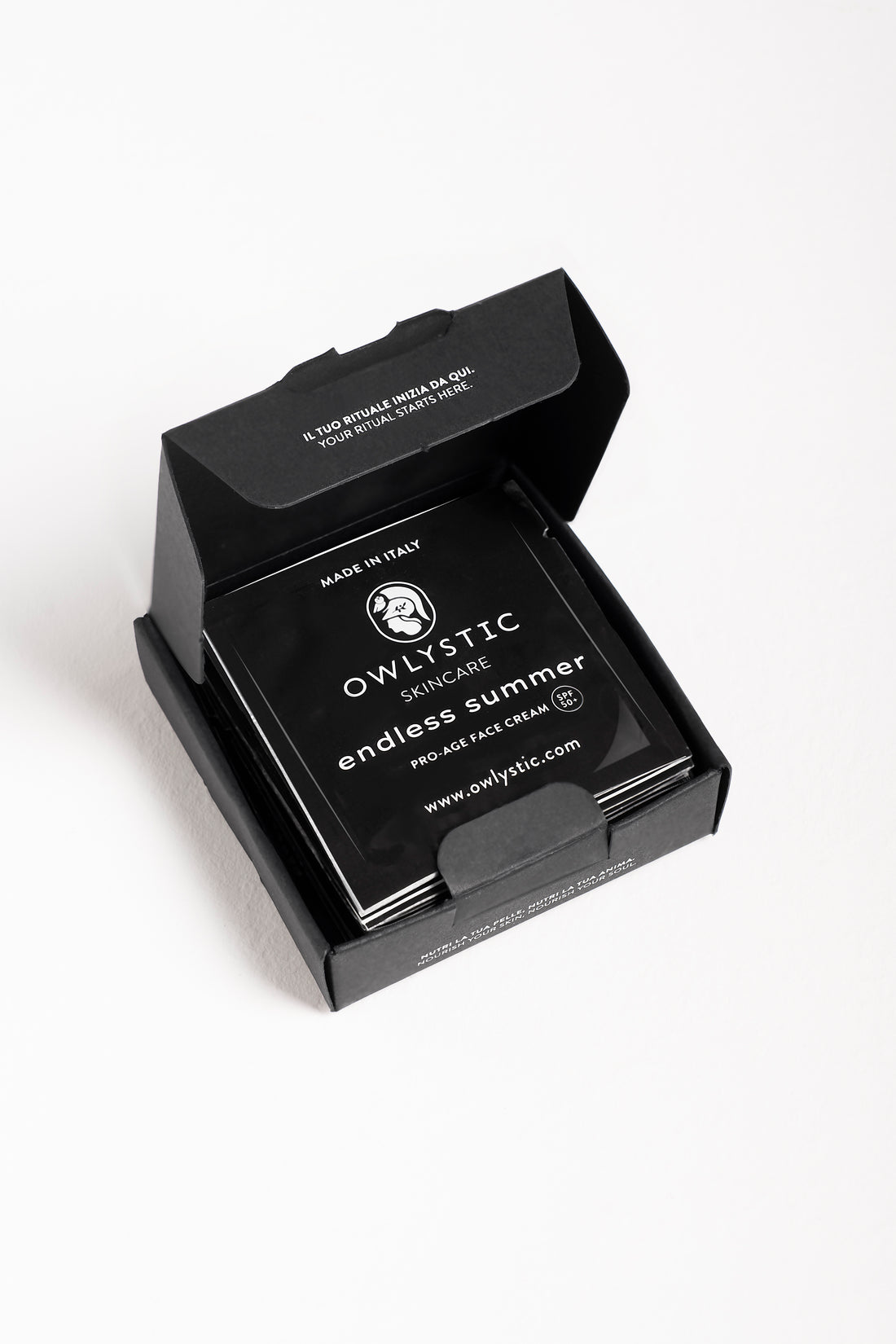 OMAGGIO Owlystic Discovery Box – un invito ai nostri rituali di bellezza